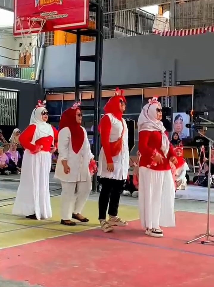 Semarak HUT Ke-81 Kemerdekaan RI di SMK Negeri 1 Lamongan Diwarnai Lomba Sambung Lagu